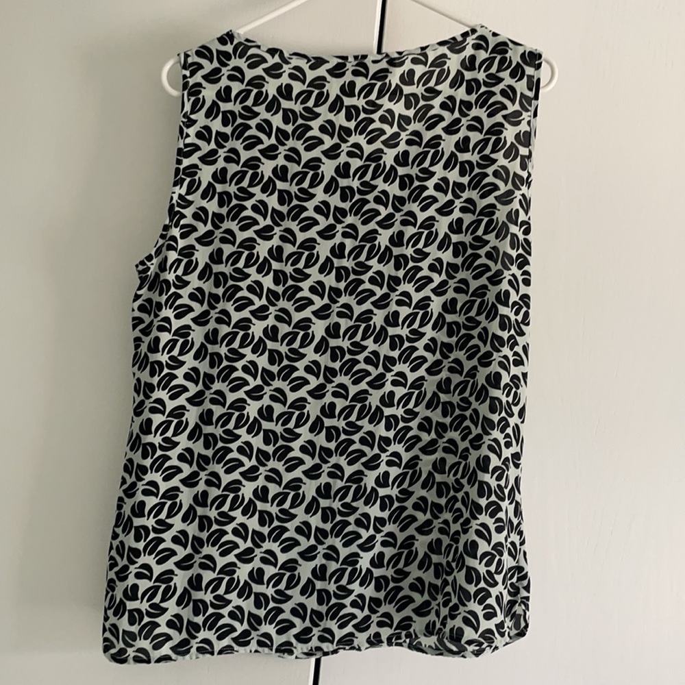 Ann Taylor LOFT Leaf Print Business Top - Picture 4 of 7